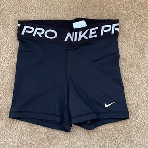 Small Women’s Nike Pro shorts
